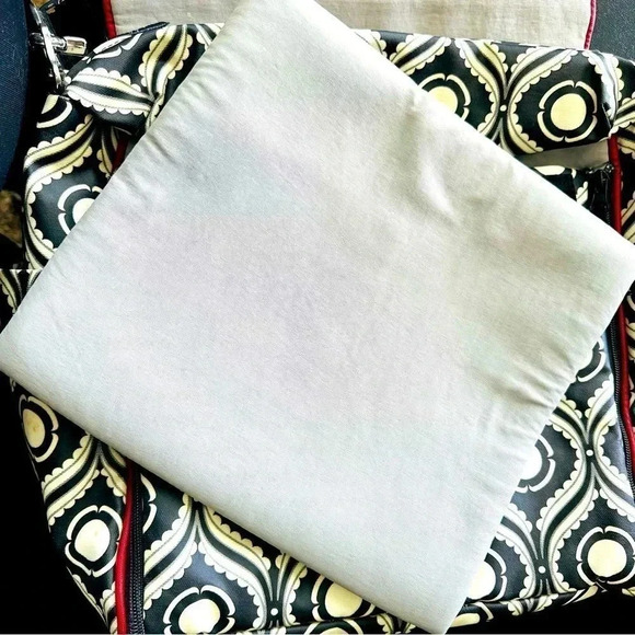 Petunia Pickle Bottom Evening In Islington Boxy Diaper Bag W Crossbody/Wristlet - Picture 11 of 16